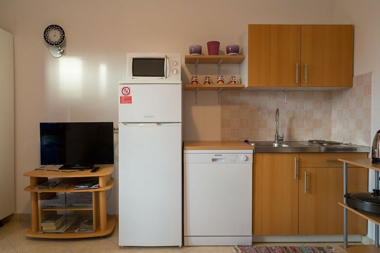Apartment 21