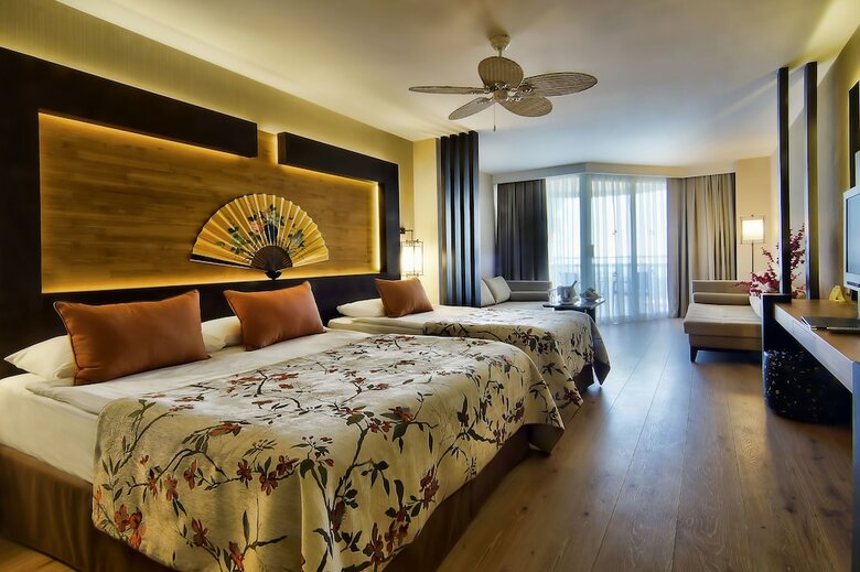 Limak Lara Deluxe Hotel & Resort