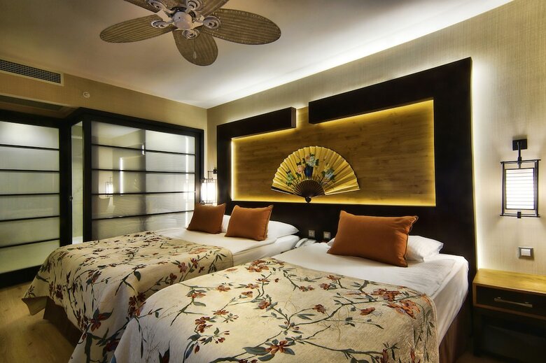 Limak Lara Deluxe Hotel & Resort