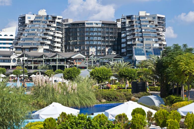 Limak Lara Deluxe Hotel & Resort