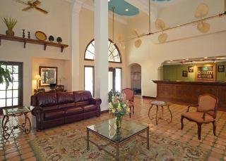 Hotel Quality Suites Bluebonnet Center