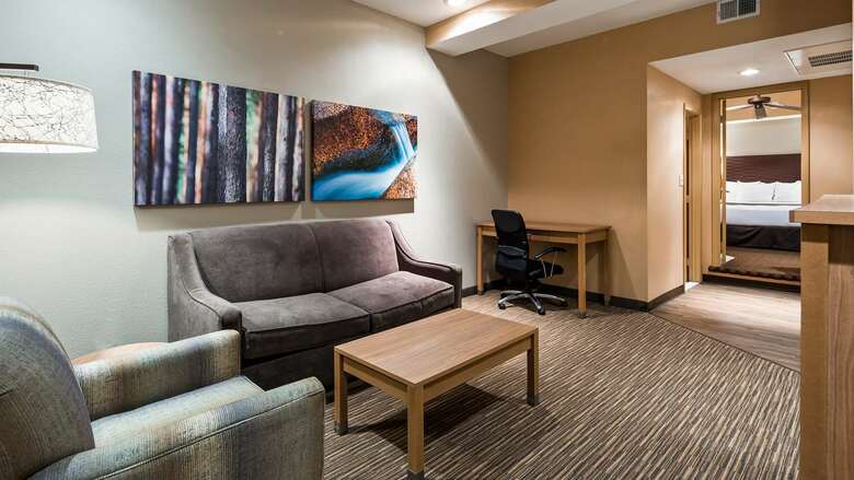 Hotel Best Western Plus Landing View Inn & Suites