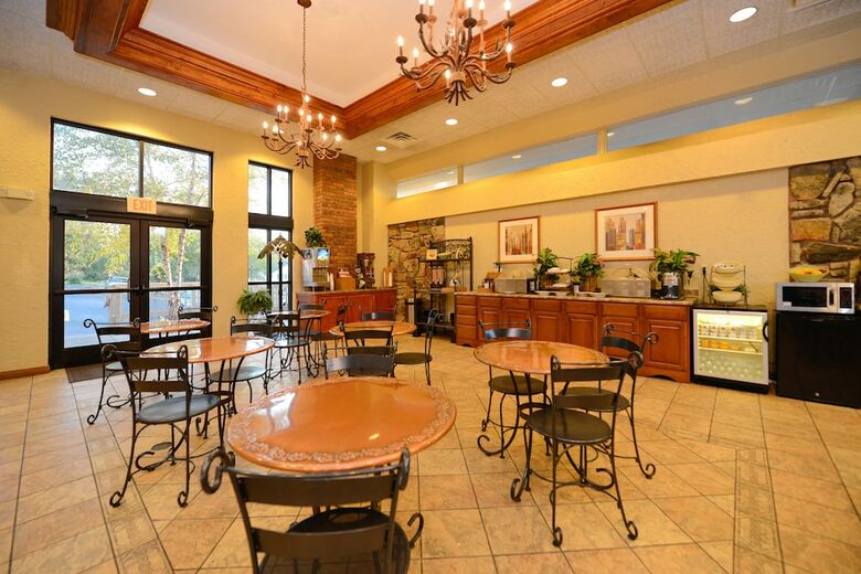 Hotel Best Western Plus Landing View Inn & Suites