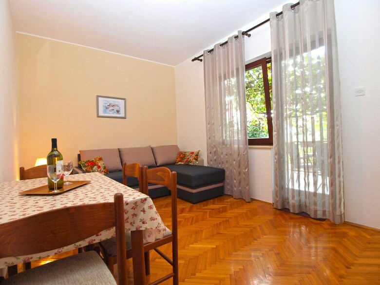 Apartment 1001