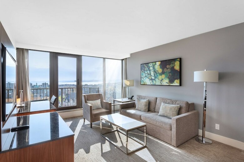Doubletree By Hilton Hotel & Suites Victoria