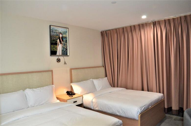 Lic Plaza Hotel