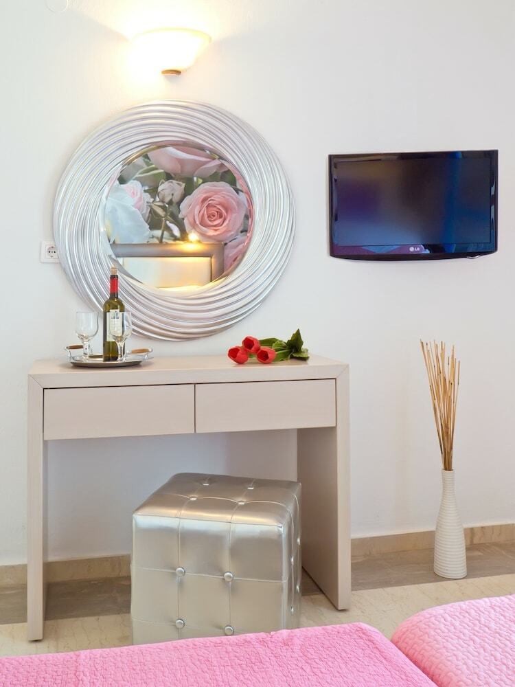 Pyrgos Beach Hotel Apartments