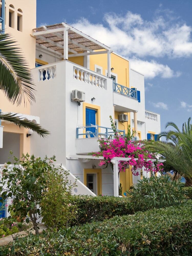 Pyrgos Beach Hotel Apartments