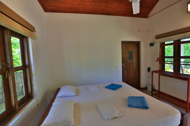 Hotel Paper Moon Kudils