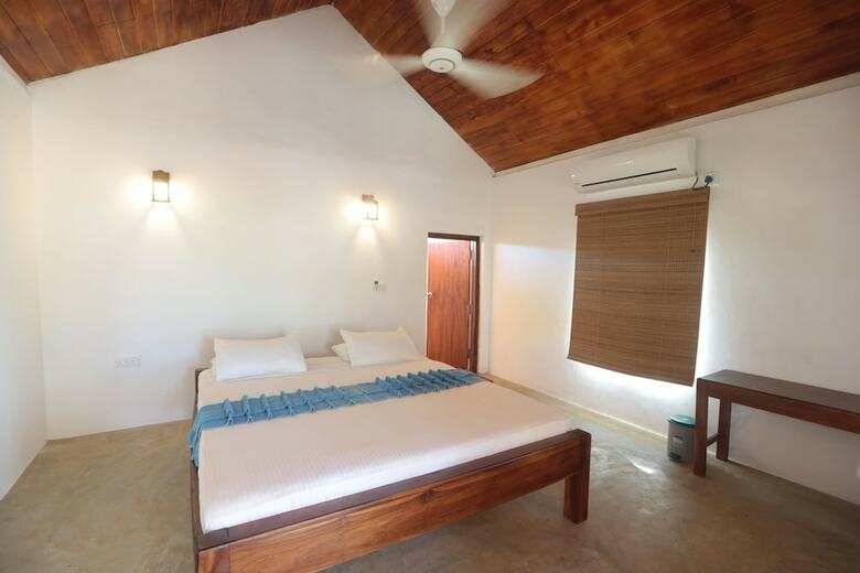 Hotel Paper Moon Kudils