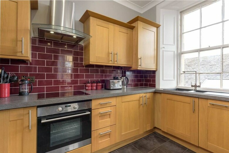 Two Bedroom City Centre Apartment In Edinburgh