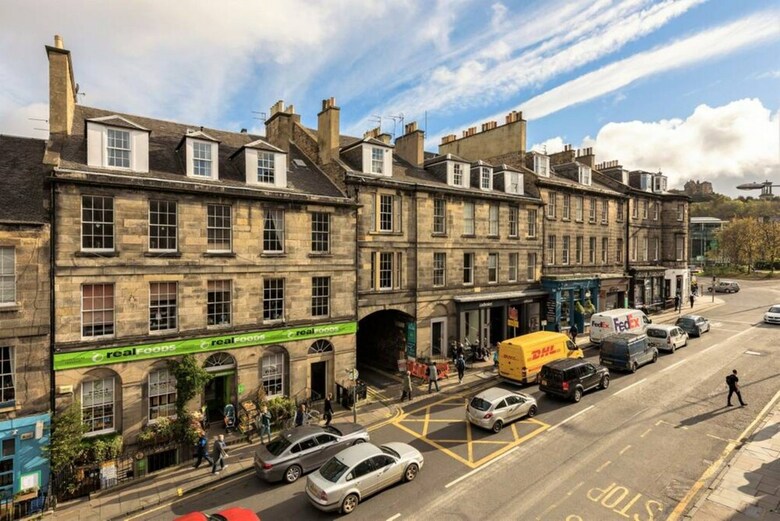 Two Bedroom City Centre Apartment In Edinburgh