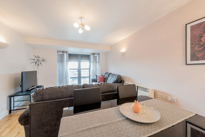 Modern 2 Bedroom Apartment Near Manchester Piccadilly