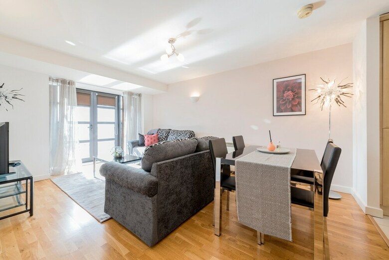 Modern 2 Bedroom Apartment Near Manchester Piccadilly