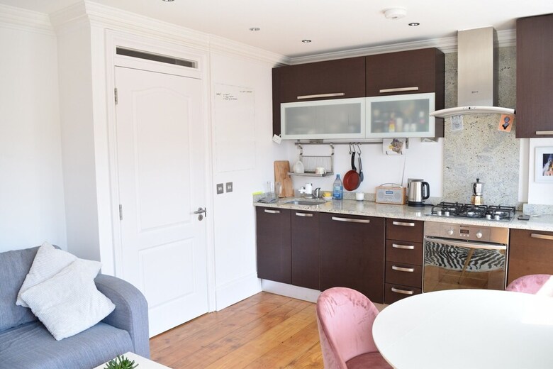 Spacious Studio Apartment In East London