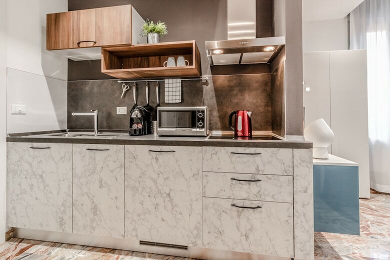 Ugo Bassi Apartments