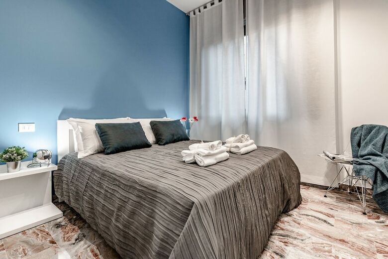 Ugo Bassi Apartments