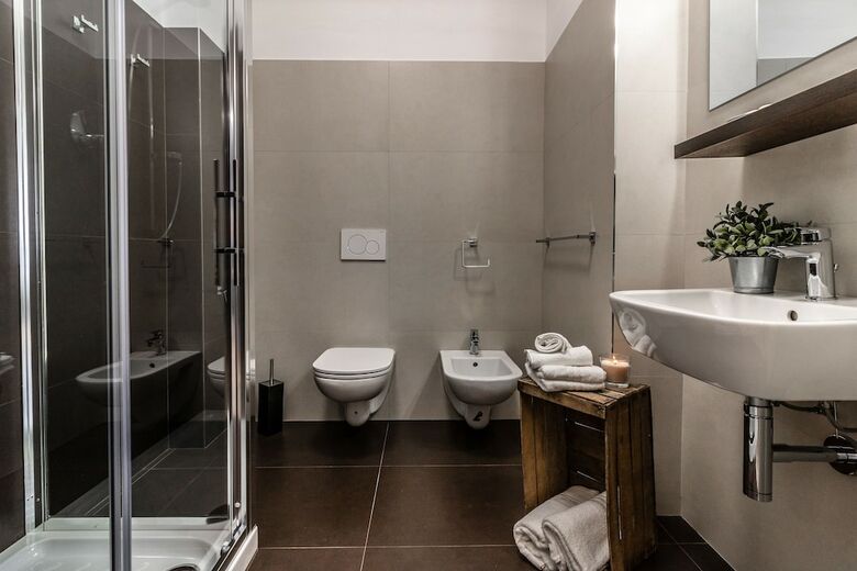 Ugo Bassi Apartments