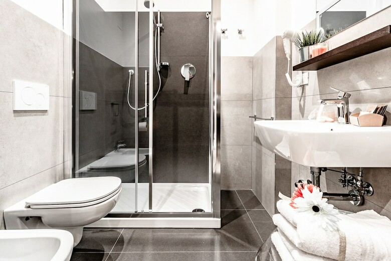 Ugo Bassi Apartments