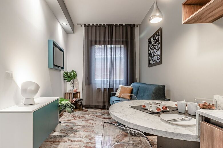 Ugo Bassi Apartments