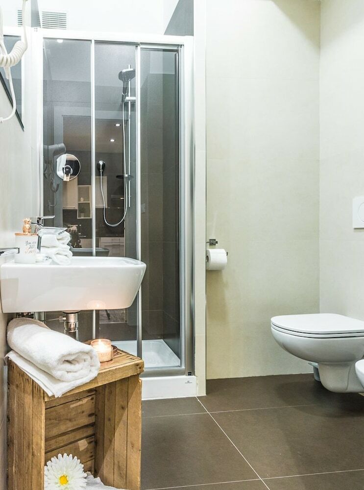 Ugo Bassi Apartments