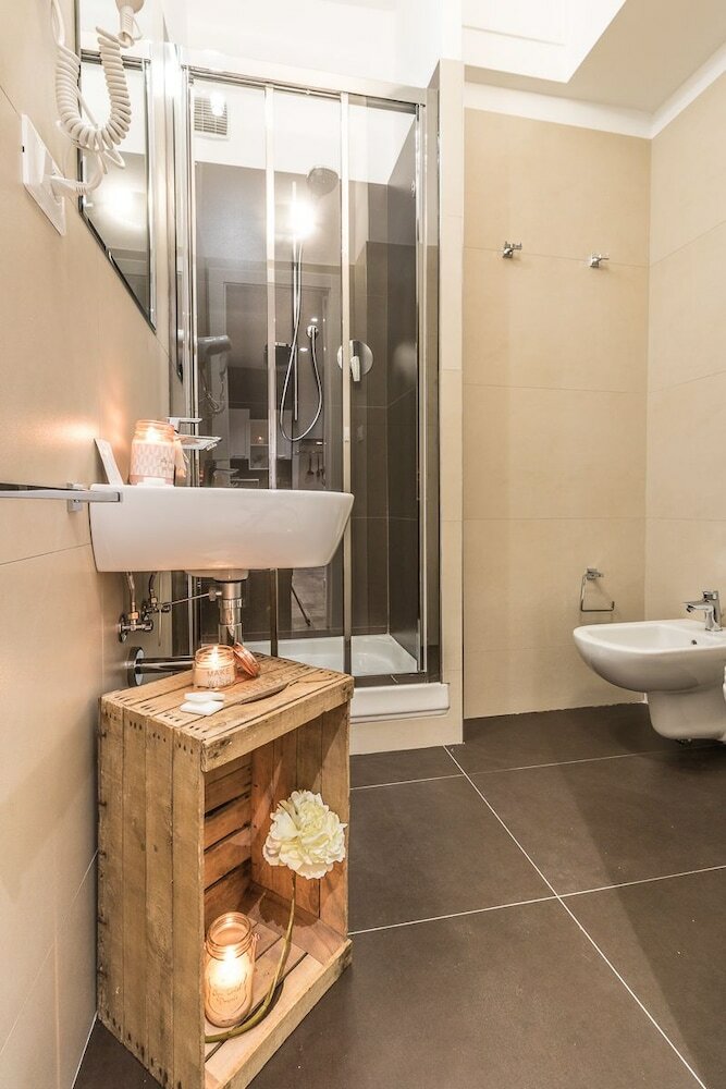 Ugo Bassi Apartments