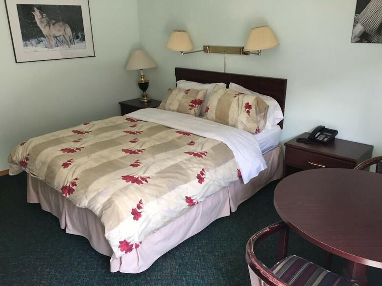 Falcon Lake Hotel
