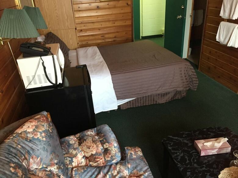 Falcon Lake Hotel
