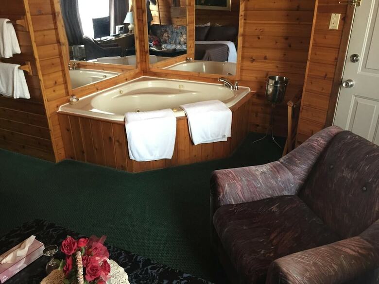 Falcon Lake Hotel