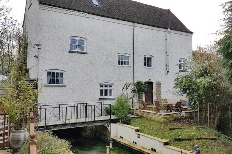 Apartamentos 17th Century Watermill