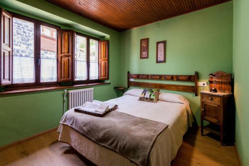 Hostal Pe�a Santa