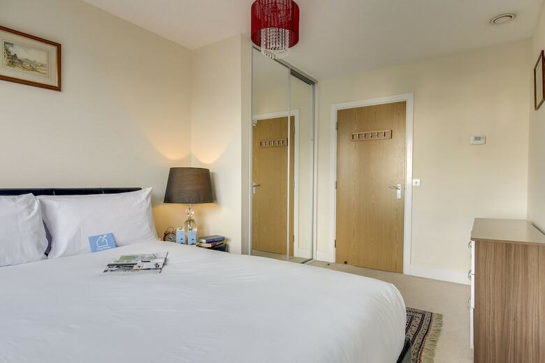 Modern Glenthorne Road Apartment - Zil
