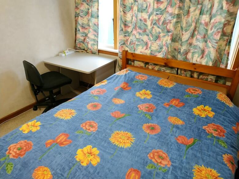 Hotel Between City Center & Airport