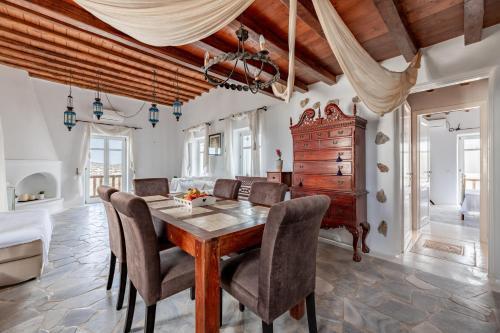 Carmelita Villa With Pool By Stylish Stays