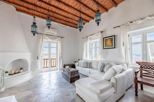 Carmelita Villa With Pool By Stylish Stays