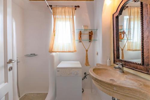 Carmelita Villa With Pool By Stylish Stays