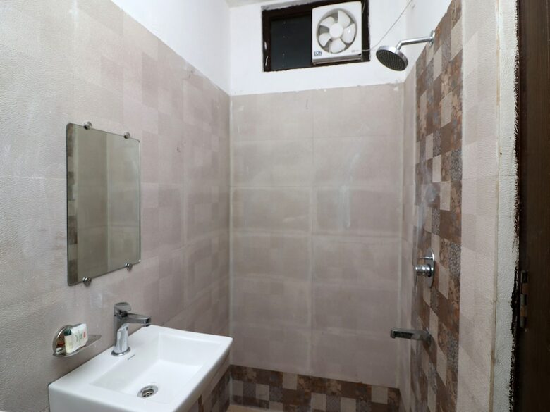 Hotel Oyo 24673 The Shivaay Aiims
