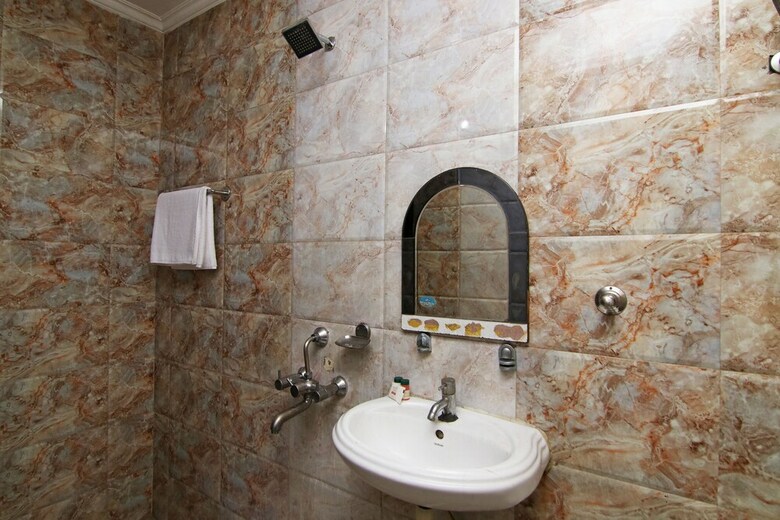 Oyo 22756 Hotel Chinar Inn