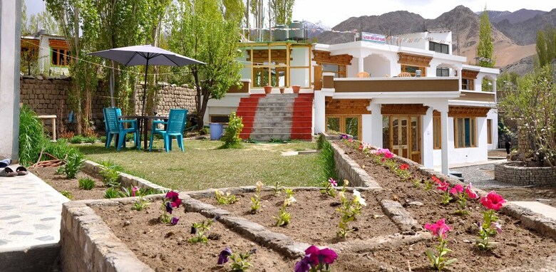 Hotel Glacier View Guest House