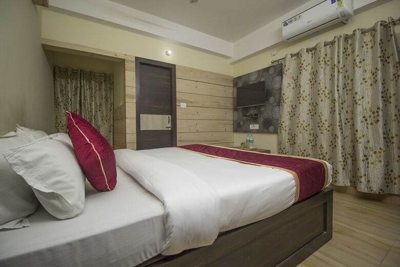 Oyo 25007 Hotel Royal Garden