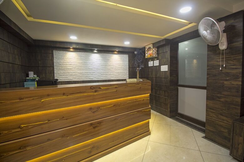 Oyo 25007 Hotel Royal Garden