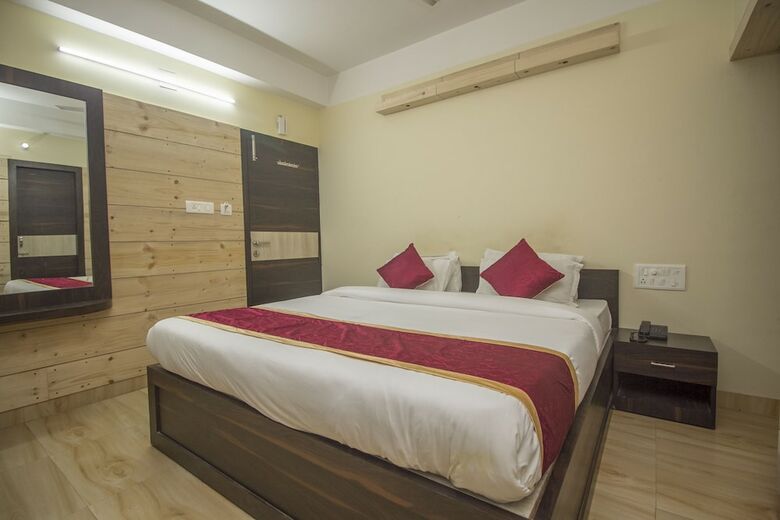 Oyo 25007 Hotel Royal Garden