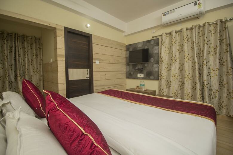 Oyo 25007 Hotel Royal Garden