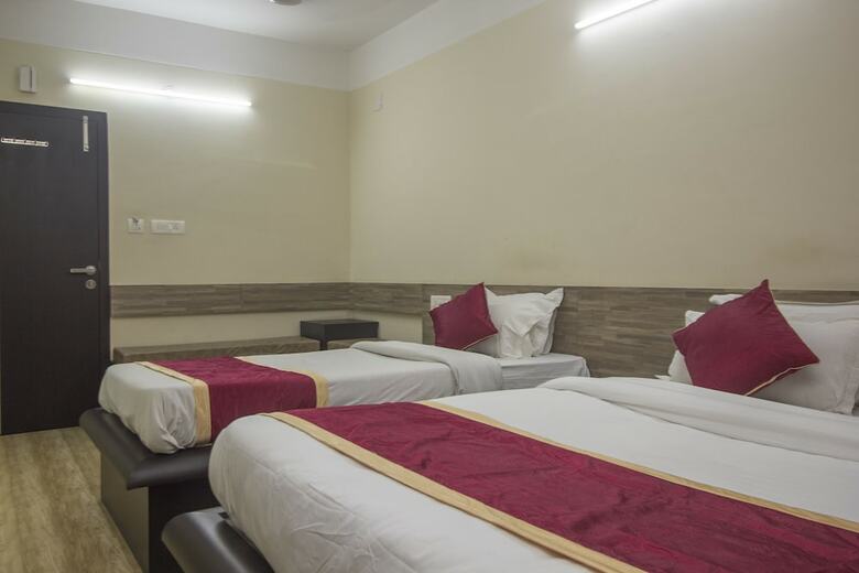Oyo 25007 Hotel Royal Garden