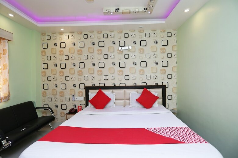 Oyo 15443 Hotel Mega Palace