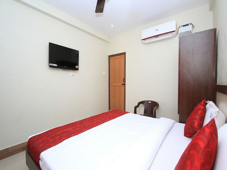 Oyo 16691 Hotel Chakkaravarthi