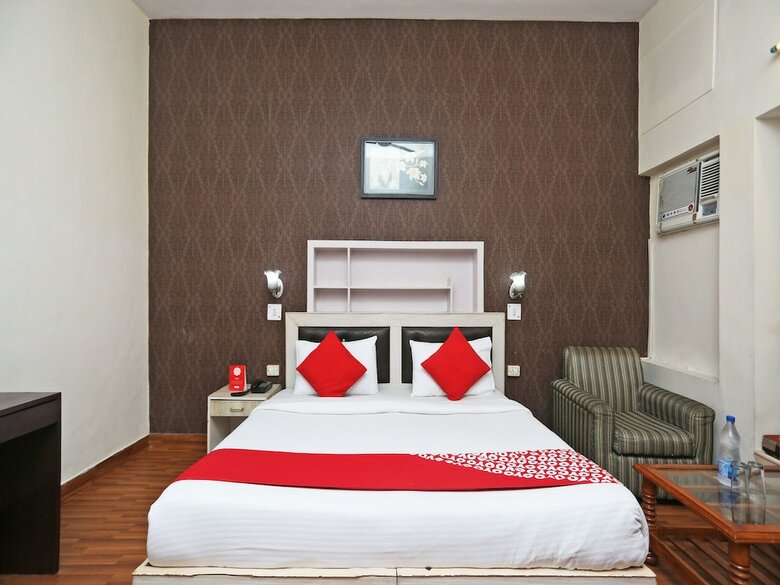Hotel Oyo 14908 Chirag Residency
