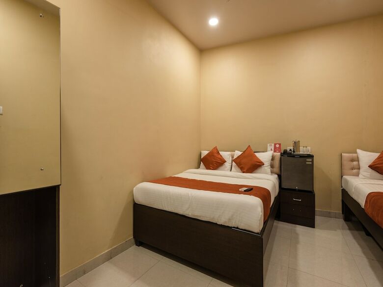 Oyo 5661 Hotel Ak Palace