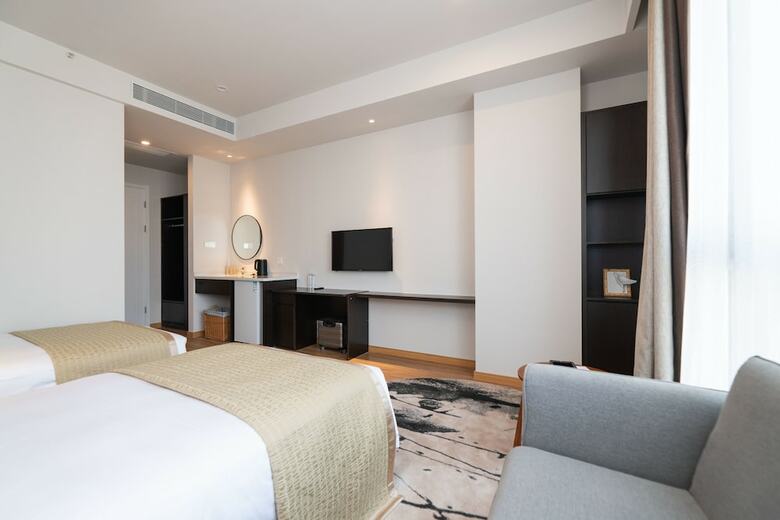 Hotel Suisse Place Shanghai