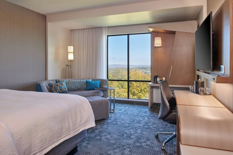 Hotel Courtyard By Marriott Petoskey At Victories Square